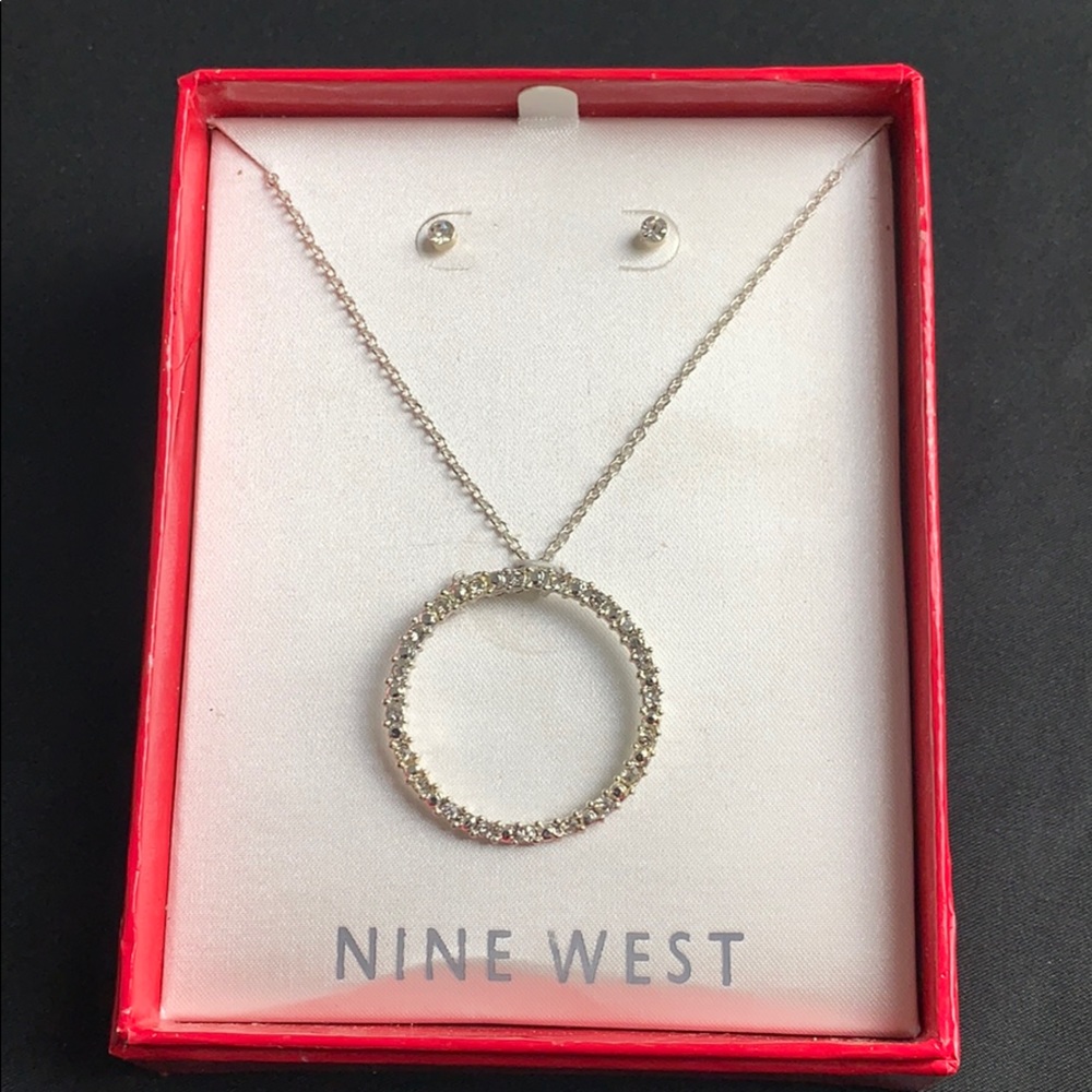 Earring and necklace set